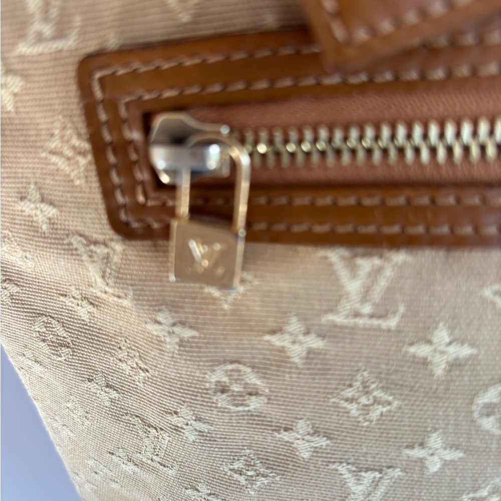 Authentic Louis Vuitton Lucille GM - Picture 10 of 15